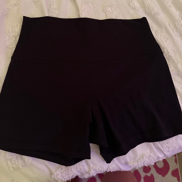 Worn only to try on Lulu Align Bikershort - Picture 2 of 2